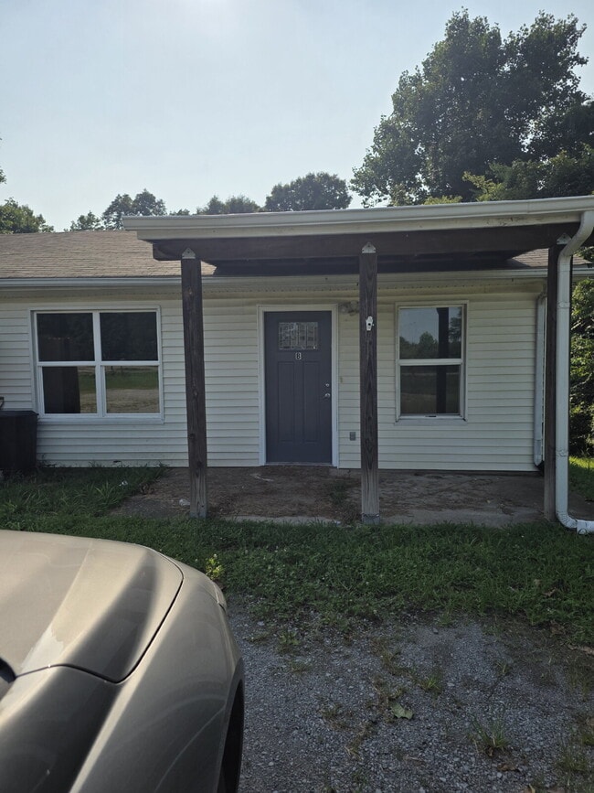 Building Photo - 1165 Claylick Rd
