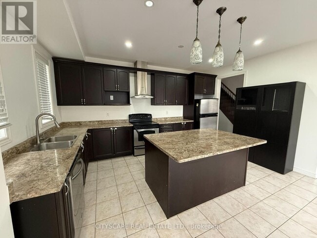 Building Photo - 26 Padbury Trl