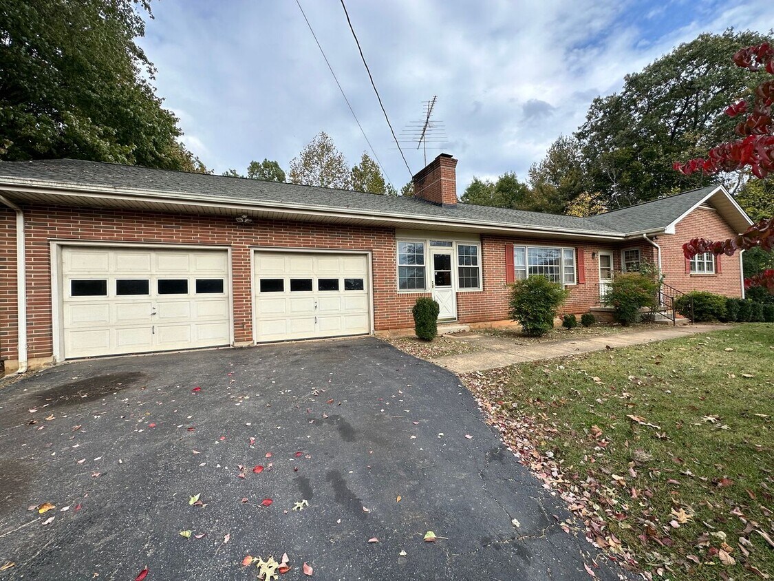Primary Photo - Spacious brick house in Campbell County on...