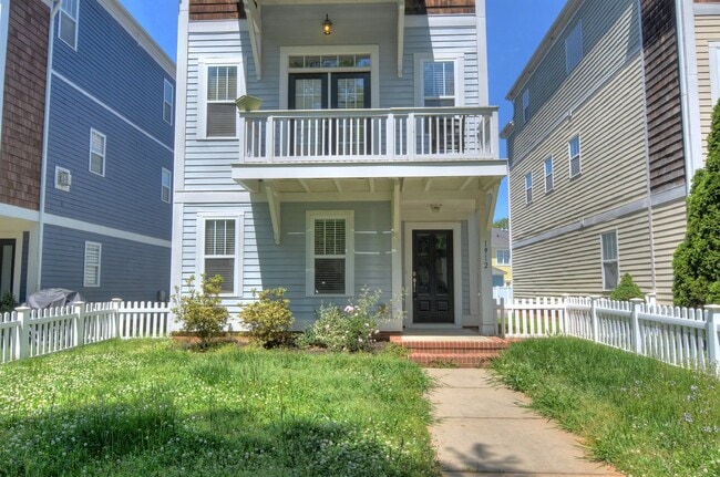 Building Photo - Highly Desirable 3-Story 3Br/3.5Bth 2-Car ...