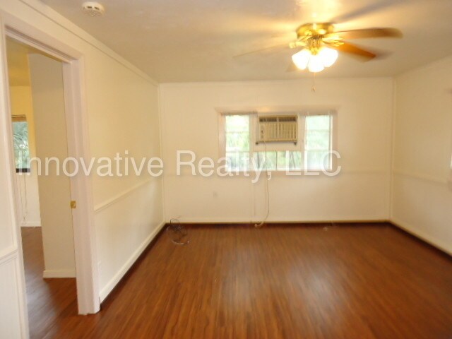 Building Photo - 3705 Edgewater Dr