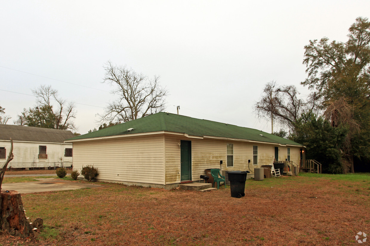 Building Photo - 608 C St