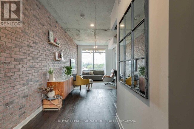 Building Photo - 109 Ossington Ave