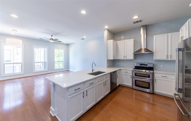 Building Photo - 2520 Bluebonnet Ln