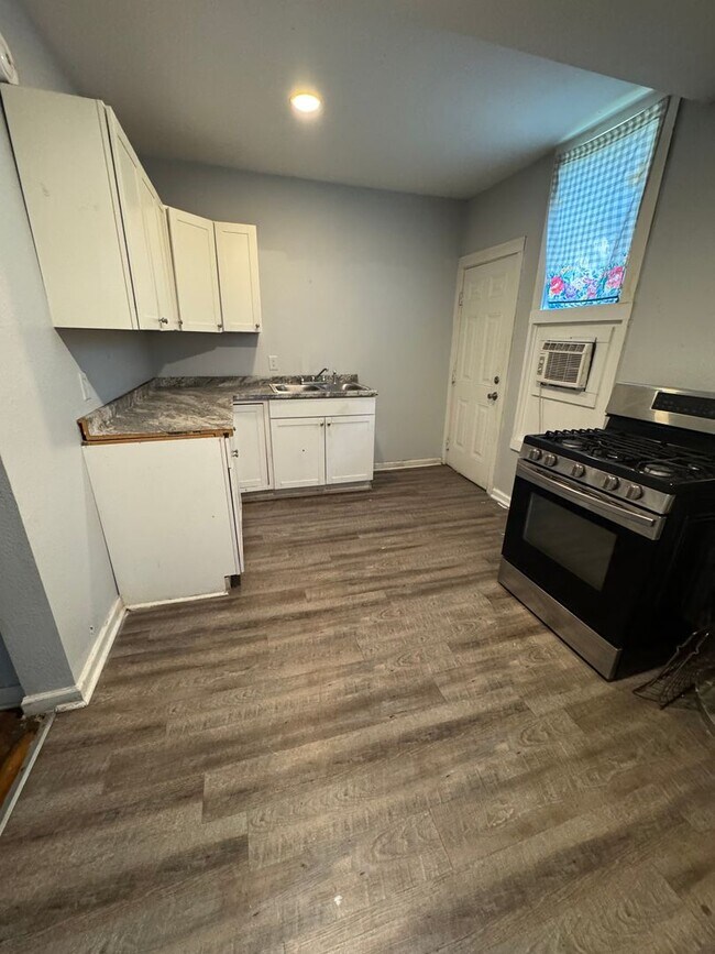 Foto del edificio - Highland 2 Bedroom Apartment