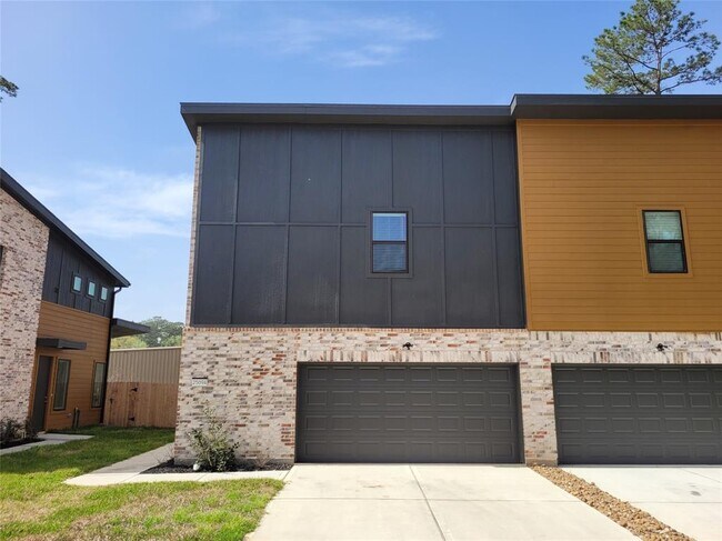 Building Photo - 2509 Appian Way