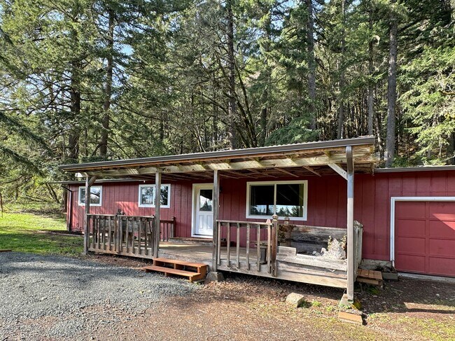 Building Photo - Beautifully Remodeled Country Home