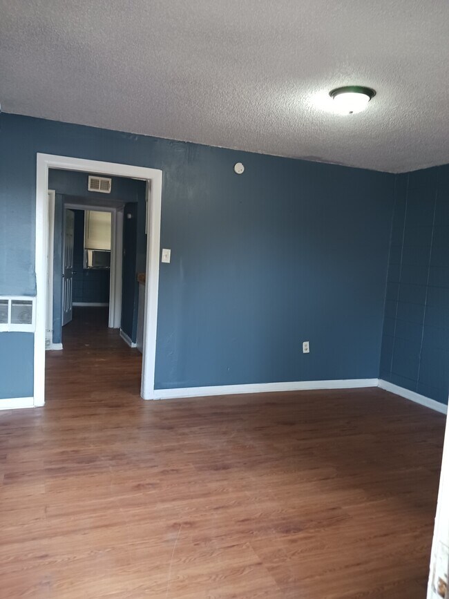 Building Photo - 2444 Ketchum cv apt #3