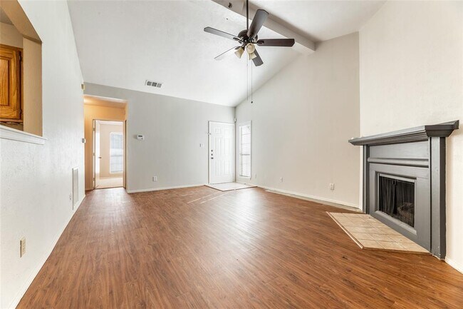 Foto del edificio - 3105 Boxwood Ln