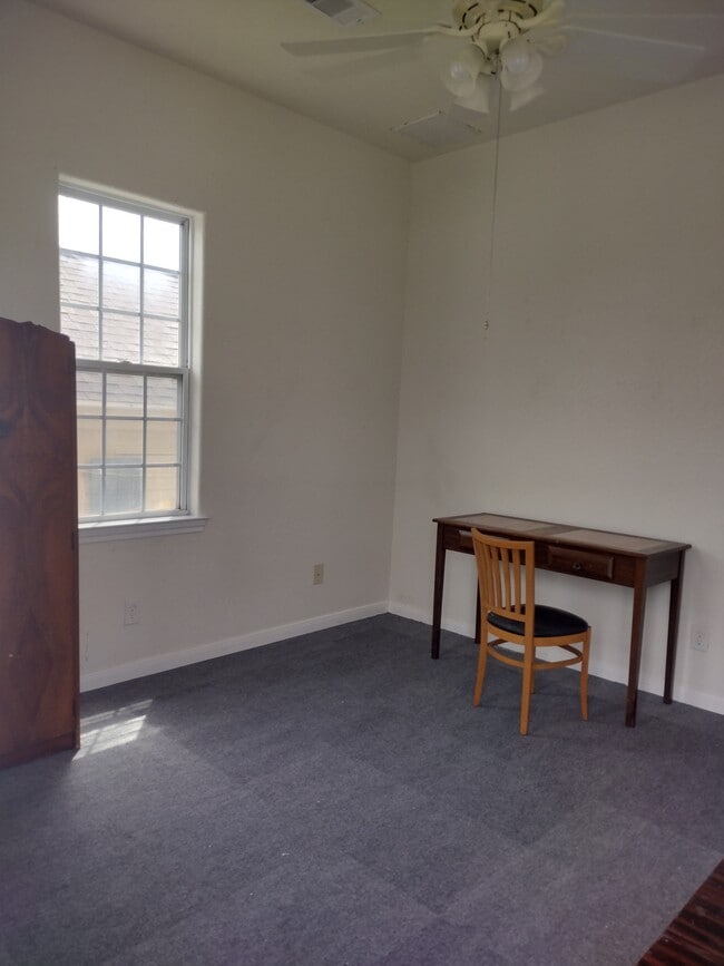 Building Photo - 1613 Avenue N 1/2