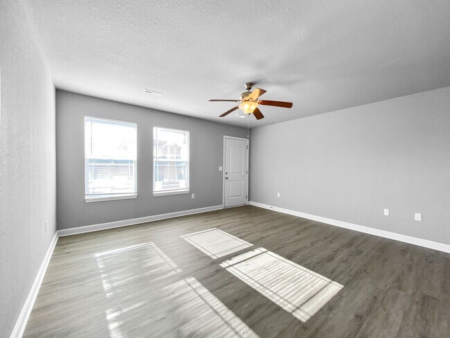 Foto del edificio - Charming 3-bed, 2-bath home in Blue Springs, MO!