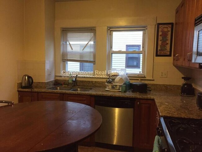 Building Photo - 4 bedroom in Boston MA 02120