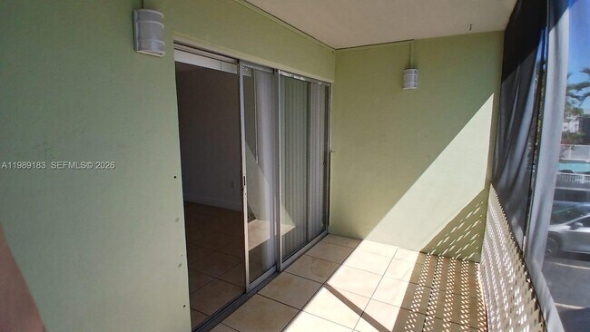 Foto del edificio - 8782 SW 12th St