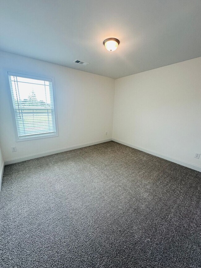 Building Photo - Stunning New Construction in Hunts Landing