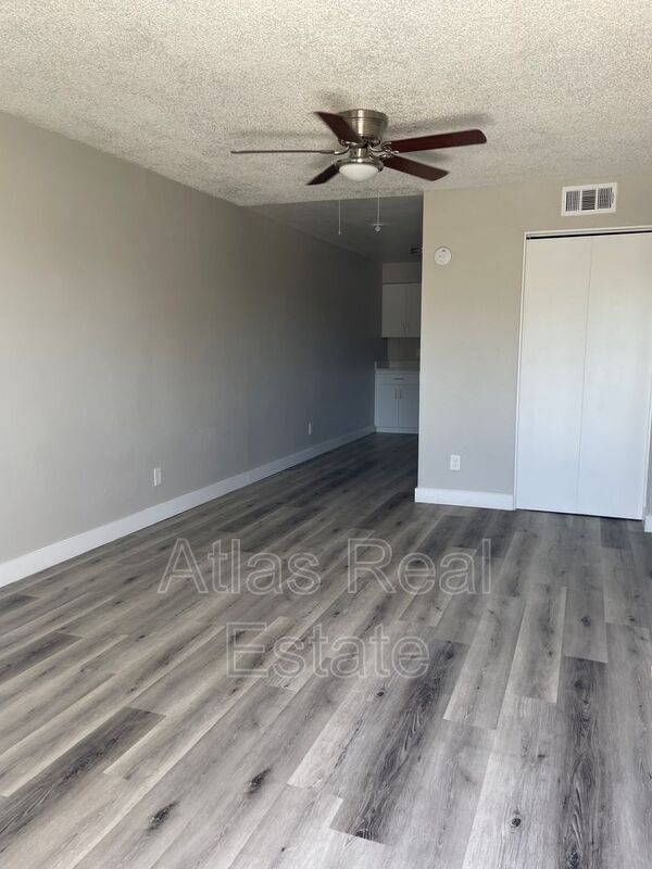 Foto del edificio - 2262 E Broadway Rd