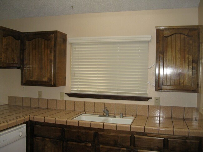 Foto del edificio - 2340 N. EDISON ST. - 2 BEDROOM 2 BATH - VI...