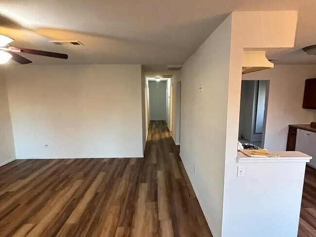 Foto del edificio - 514 N Louisa Ave