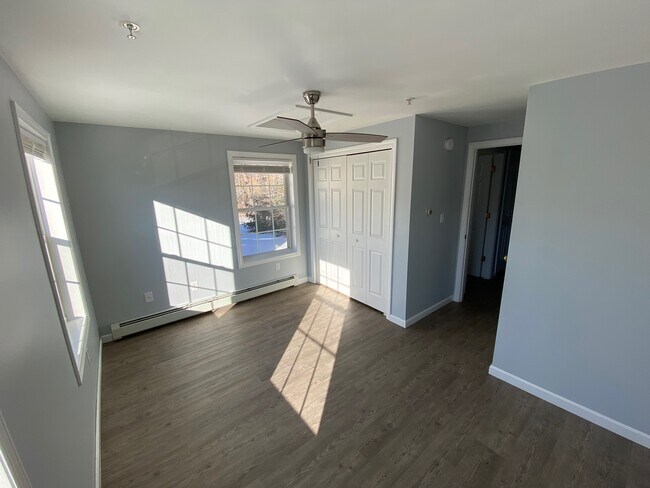 Building Photo - 46 Carriage Ln