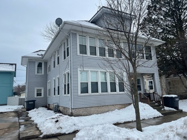 Building Photo - 711 Zimbal Ave