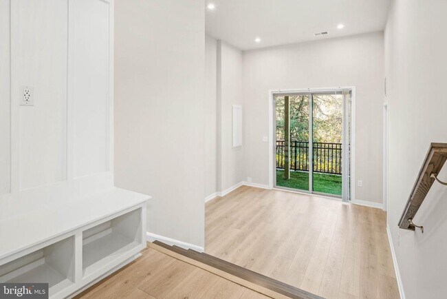 Foto del edificio - 6232 Folly Ln