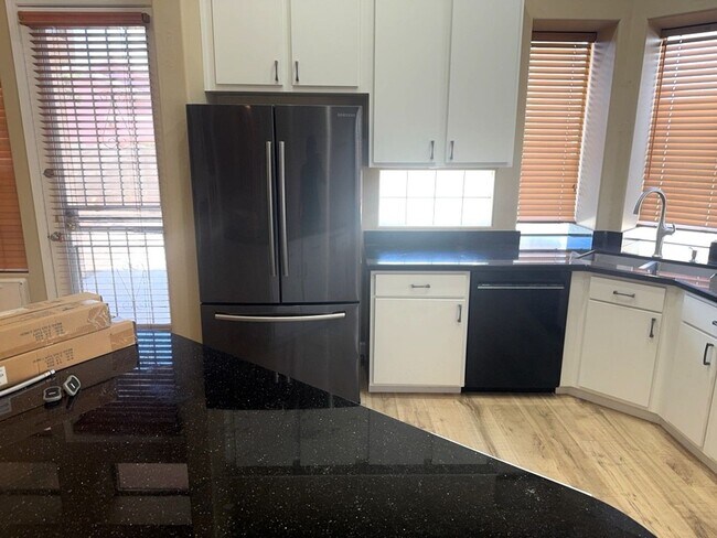 Foto del edificio - TATUM RANCH 3 BEDROOM PLUS BONUS ROOM WITH...