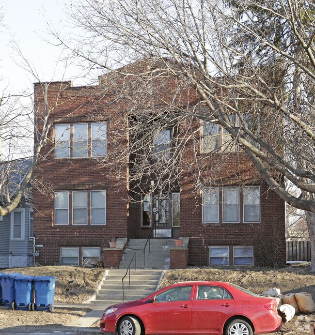 Building Photo - 1733 Selby Ave