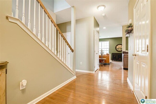 Building Photo - 4492 Cottonwood Dr
