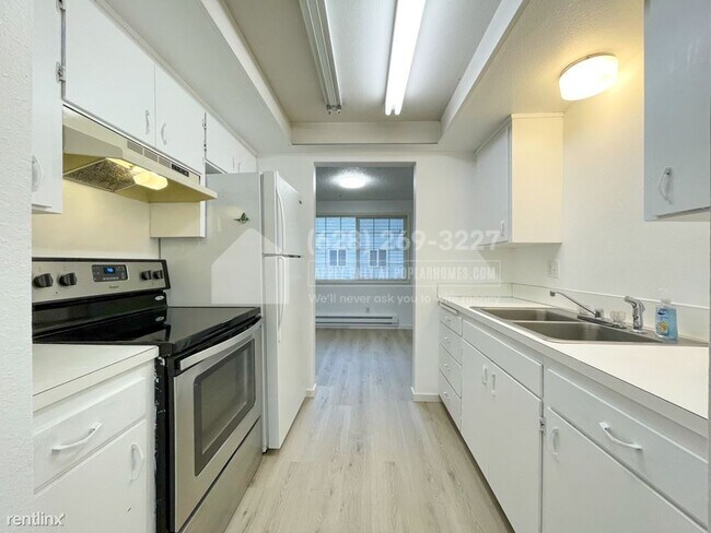 Building Photo - 2 br, 1 bath Duplex - 5602 Seahurst Avenue...