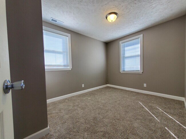 Foto del edificio - 433 W Saunders Ave
