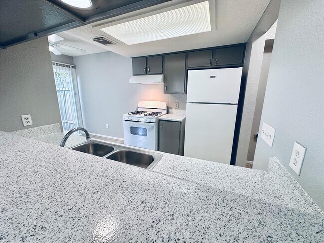 Foto del edificio - 5305 Woodland Oaks Ct