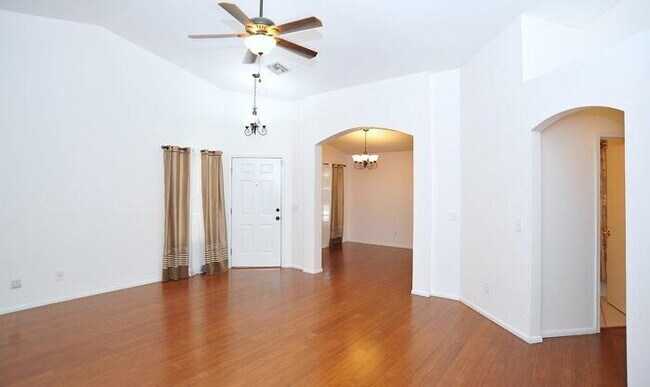 Foto del edificio - 3 Bedroom 2 Bathroom House