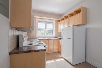 Building Photo - 6211 Av. Lennox