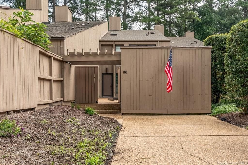 Primary Photo - 110 Harrops Glen