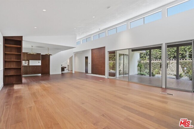 Foto del edificio - 444 S Windsor Blvd