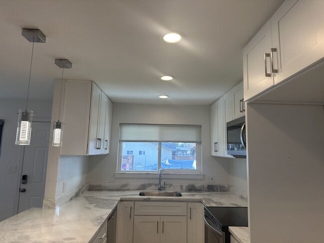 Building Photo - Updated Solar Home!