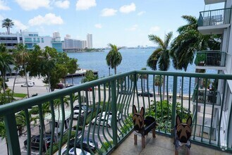 Building Photo - 1408 Brickell Bay Dr