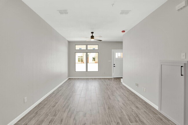 Building Photo - 1010 Monaco Blvd