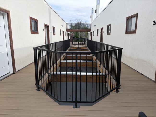 New Upper Deck - 1934 18th St Apartment
