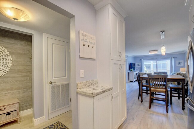 Building Photo - 650 Snug Harbor Dr