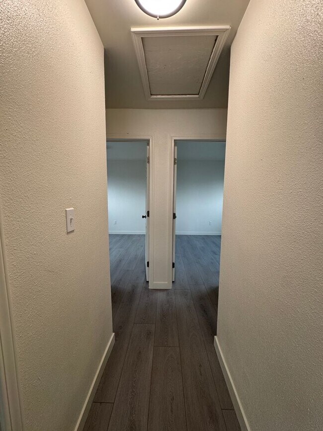 Building Photo - 3540 & 3540 1/2 6th St