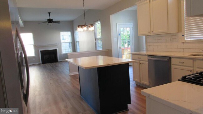 Foto del edificio - 1045 Fallbrook Ln