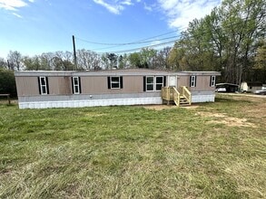 Building Photo - 233 Jolly Roger Dr
