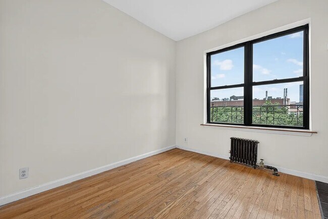 Foto del edificio - 619 E 5th St