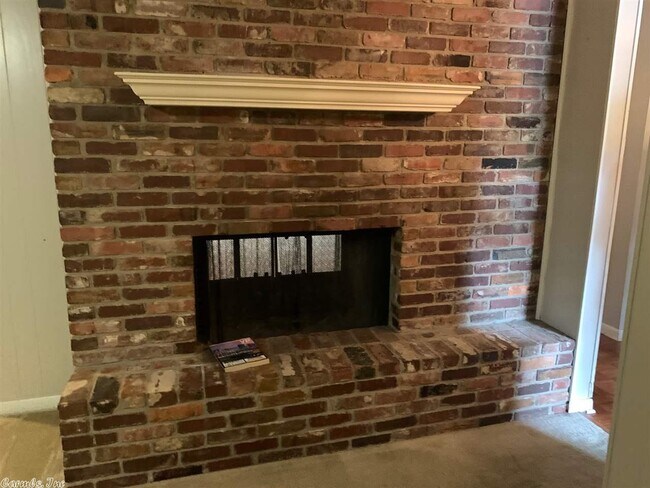 Building Photo - 33 Walnut Valley Dr