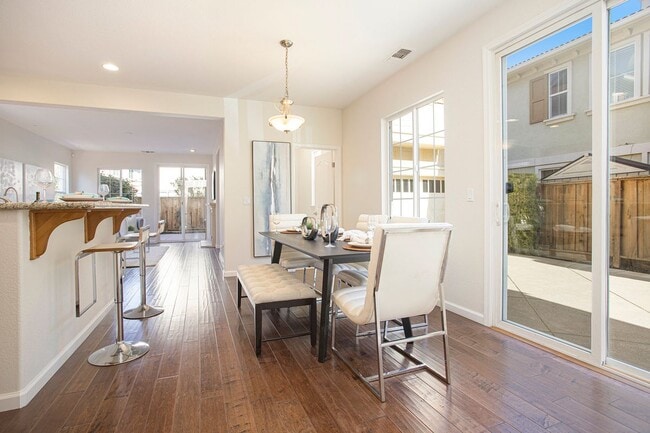 Building Photo - 463 W Felicidad Ave