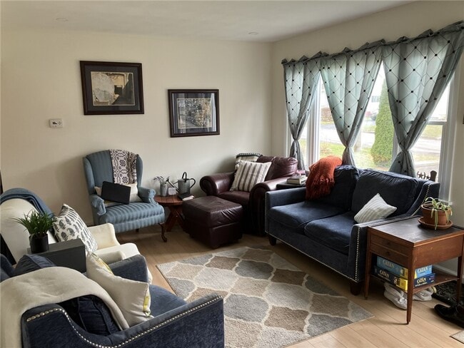 Building Photo - 340 N Park Dr