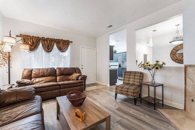 Building Photo - 3 Bedroom Furnished Condo in Spanish Palms