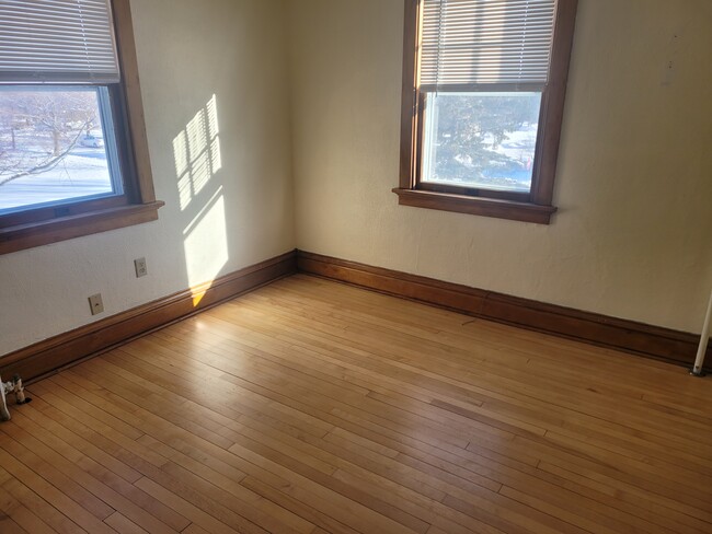 Foto del edificio - 129 E 3rd St