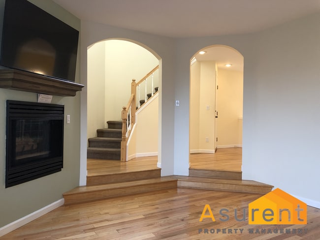 Foto del edificio - Stunning Home with Beautiful views of Ashland Available Soon!