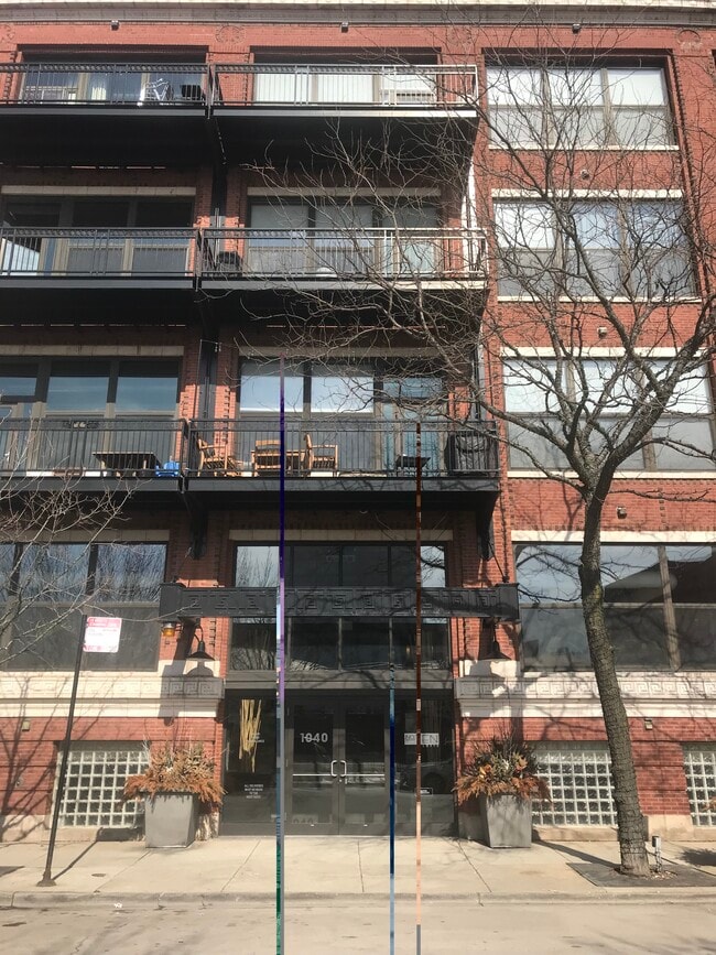 Building Photo - 1040 W Adams St